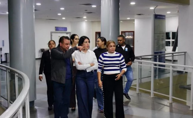 Primera Dama Raquel Arbaje visita pacientes ingresados en el Hospital Ney Arias Lora