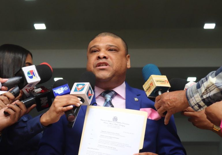 Diputado PRD sostiene Gobierno improvisa con tema haitiano