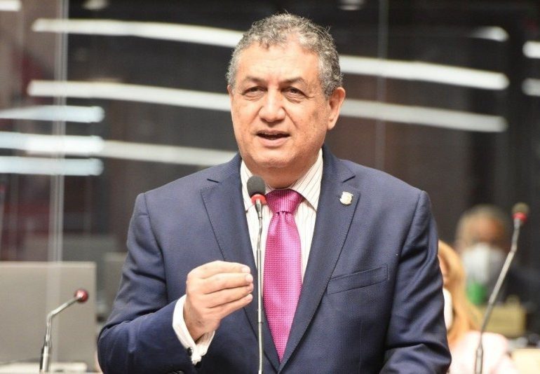 Gustavo Sánchez atribuye reacción de Abinader sobre la migración irregular a una caída en su popularidad