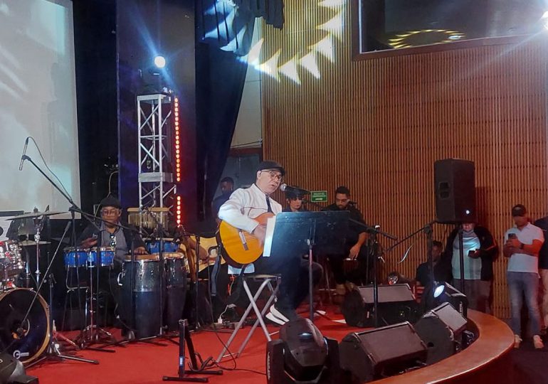 Centro INDOTEL Cultura Digital conmemora el 60 aniversario de la Revolución de Abril