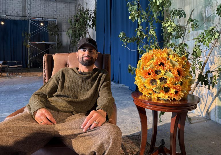 Jay Wheeler agradece a sus fans en Miami con una fiesta campestre llena de girasoles