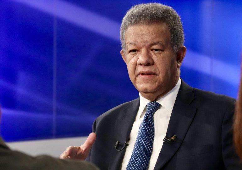 “El dólar anda sin freno, y las reservas disminuyen”, asegura Leonel Fernández