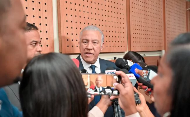 Ministro Andrés Bautista entiende que “cuando se trata de problemas de la Patria, todos estamos llamados a aportar soluciones”