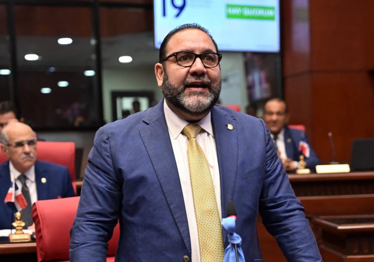 Senador Rogelio Genao aboga por establecer cuotas migratorias