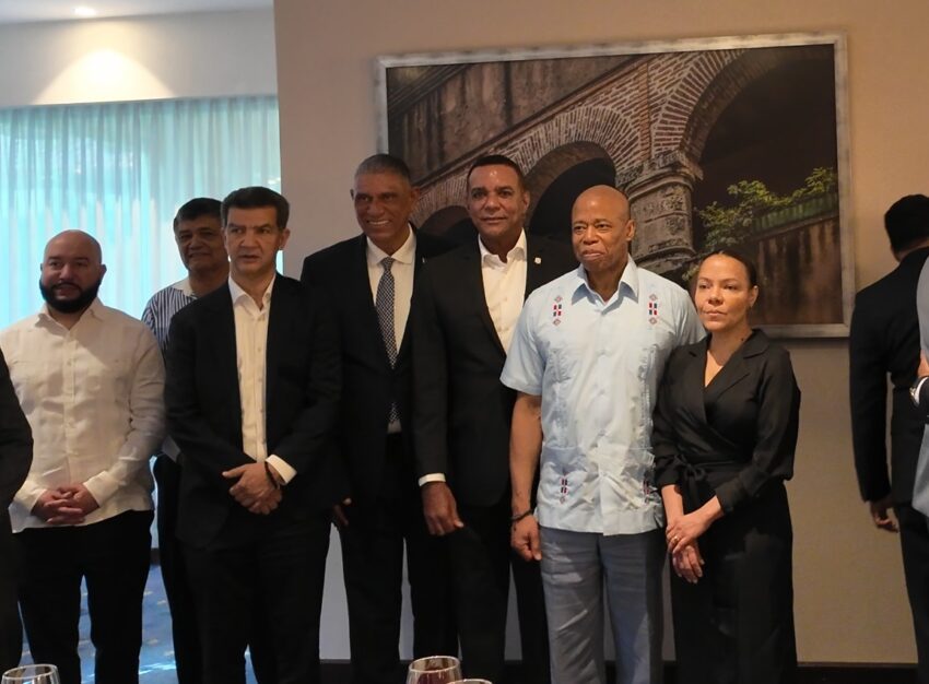 Senador Carlos Gómez participa en encuentro con alcalde NY
