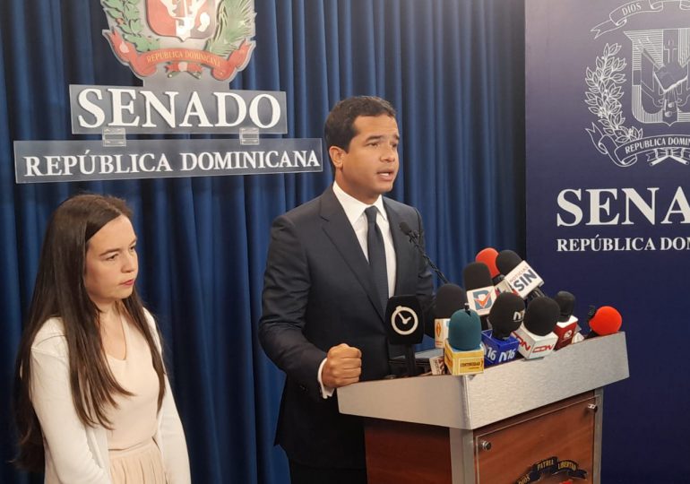 Senador Omar Fernández deposita proyecto de protección víctimas de Jet Set con 10 medidas especiales
