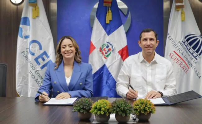 CEPM y Supérate firman acuerdo para implementar el subsidio Bonoluz a familias vulnerables