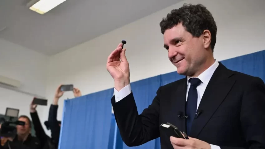 Última hora. Nicusor Dan lidera las elecciones presidenciales en Rumanía, según las encuestas a pie de urna