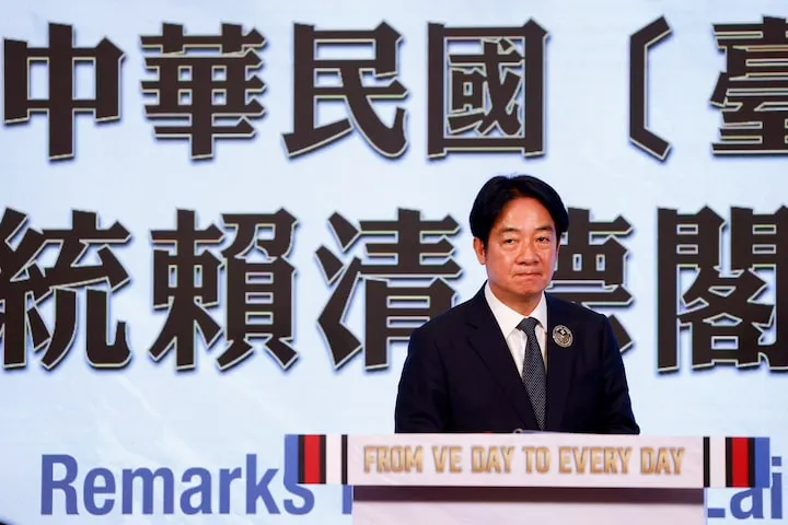 El presidente de Taiwán propone la paz con China, pero señala que la isla necesita mejorar sus defensas.