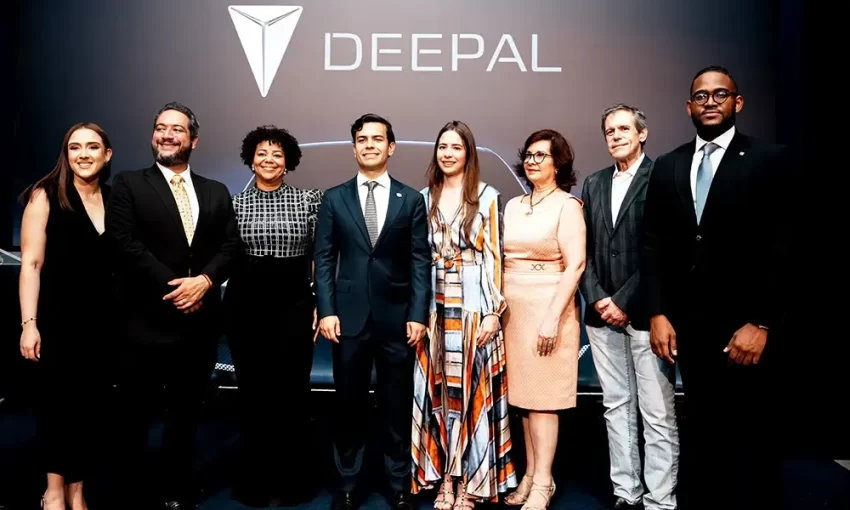 Bella Castle presenta modelo de vehículos