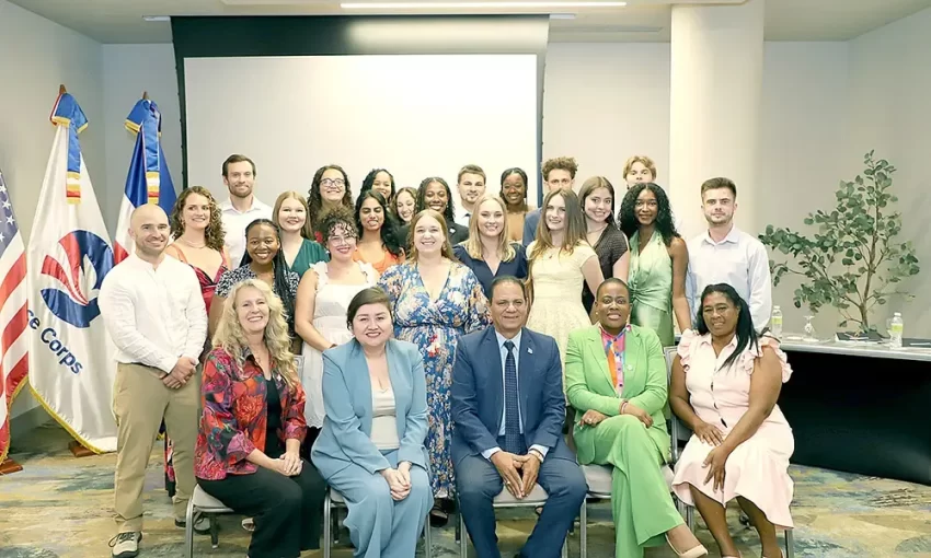 Juramentan a voluntarios del Cuerpo de Paz