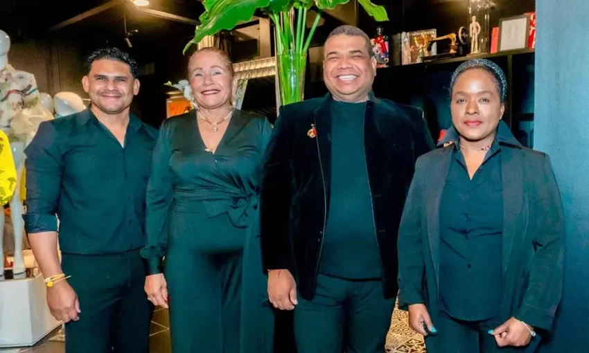 Rafael Rivero presenta su colección Blusalia