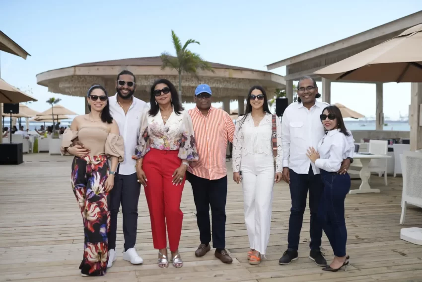 Neptunos llevó a cabo una celebración del Día de las Madres con un brunch junto al mar