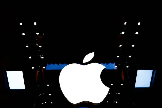 Apple tiene previsto lanzar gafas inteligentes en 2026, según Bloomberg News