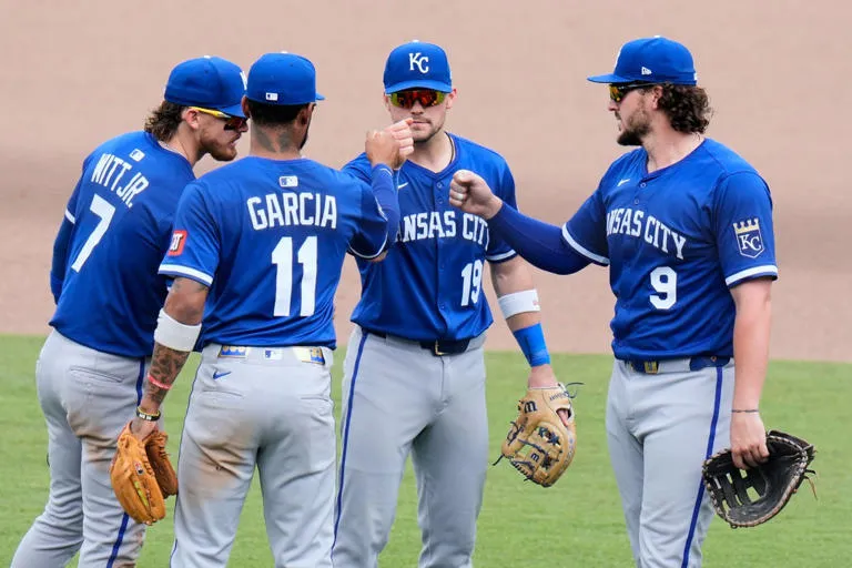 Bobby Witt Jr. conecta un jonrón y los Reales logran barrer la serie frente a los Rays con una victoria de 8-2.
