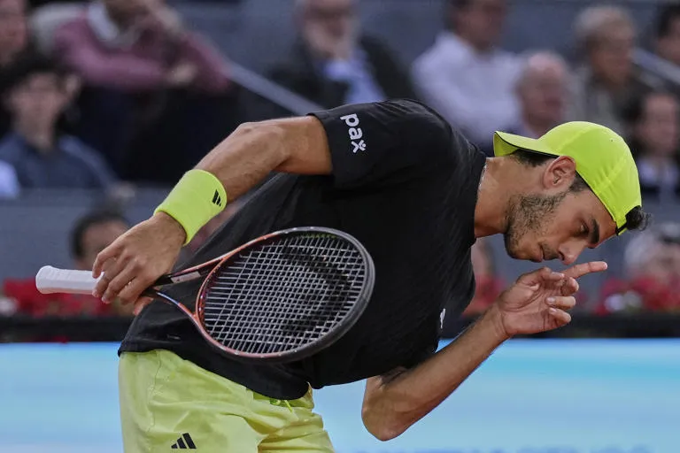 Con el uso de analgésicos, Ruud supera a Cerúndolo en sets consecutivos y avanza a la final del Abierto de Madrid