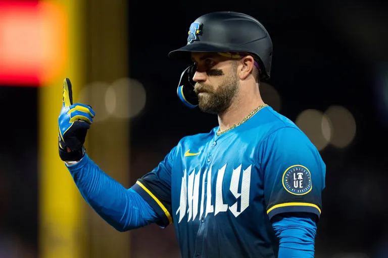 Bryce Harper alcanza las 1. 000 carreras impulsadas y los Filis derrotan 8-4 a los Piratas