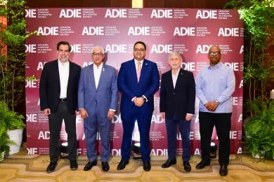 Expertos destacan exigencias de transición energética en RD