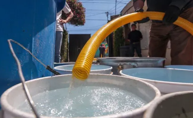 Residentes de Cristo Rey piden explicaciones a CAASD por la larga ausencia de agua