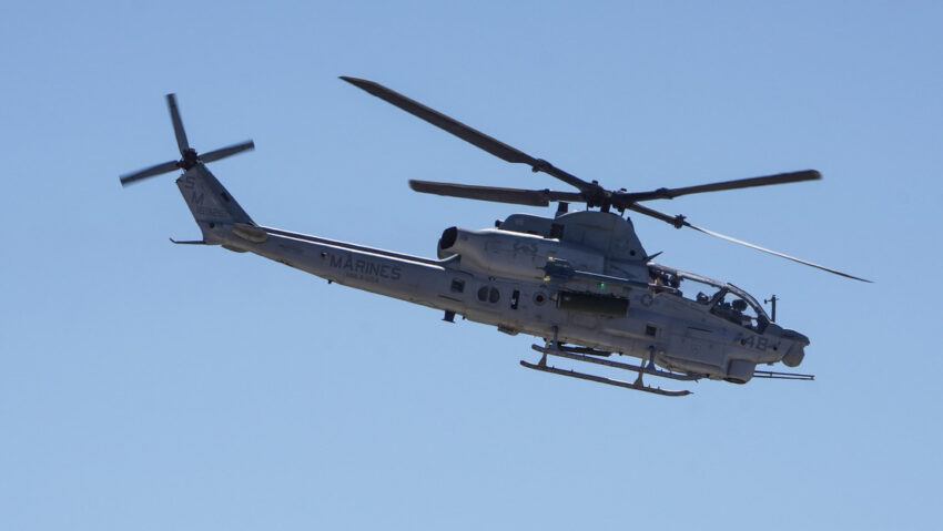 Carga incendiaria de 18 kilos cae de un helicóptero militar estadounidense en Japón