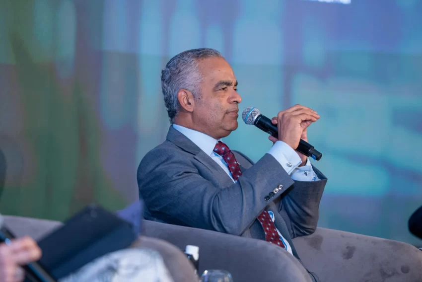 Sector financiero apoya planes energía renovable, dice Ministro