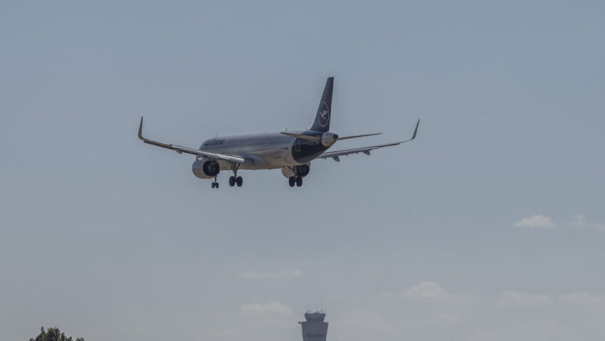 Hutíes advierten a todas las aerolíneas tras atacar el mayor aeropuerto de Israel