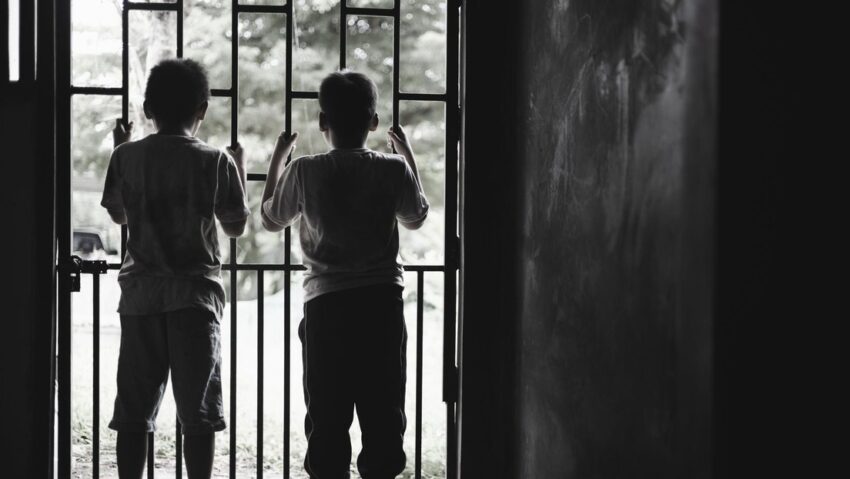 Más de 7.300 denuncias de tráfico de niños migrantes no fueron investigadas bajo Biden