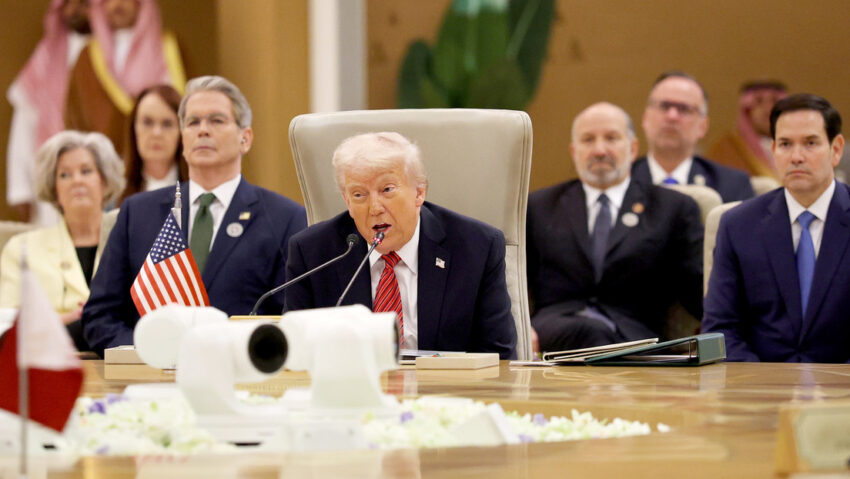 Trump insta "firmemente a todas las naciones" a apoyar las sanciones contra Irán