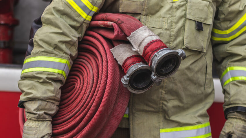 Voraz incendio consume una distribuidora de combustible en México