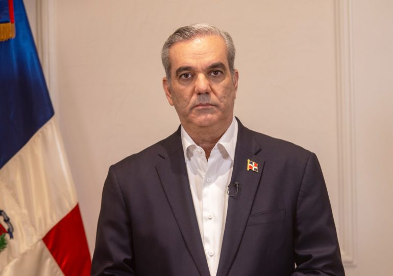 Abinader convoca formalmente a expresidentes a reunión sobre crisis haitiana