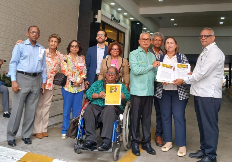 Diputados Pedro Martínez y Llaniris Espinal depositan proyecto de ley que modifica la Ley 87-01 sobre Seguridad Social