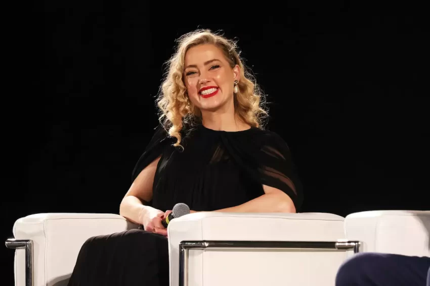 Amber Heard da la bienvenida a sus gemelos, Agnes y Ocean