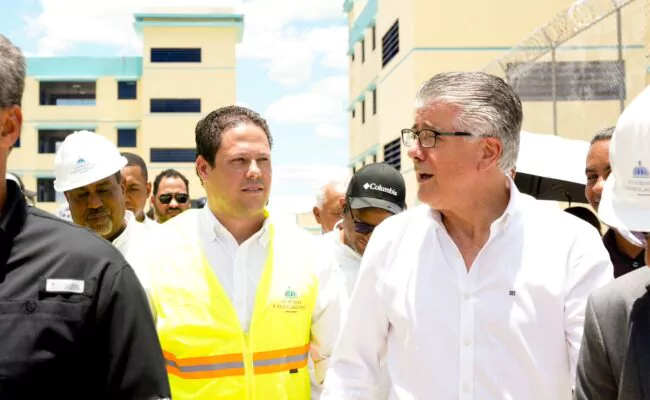 Ministro Bonilla supervisa avances en construcción del Centro Correccional de Las Parras
