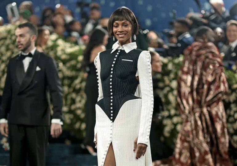 Celebridades muestran sus espectaculares looks en la Met Gala 2025