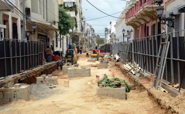 Cierre prolongado de calles en la Ciudad Colonial desespera a residentes y visitantes