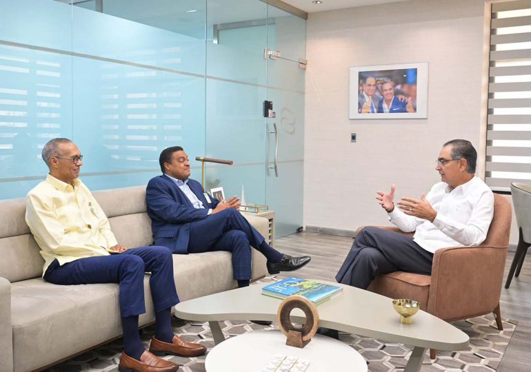 Autoridades del Comité Organizador de los Juegos Centroamericanos y del Caribe Santo Domingo 2026 se reúnen con el director de SeNaSa