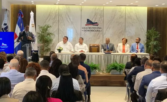 Contraloría y LMD actualizan control interno de 75 alcaldías