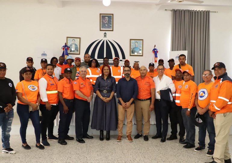 Defensa Civil juramenta a Ramón Liriano Núñez como nuevo director provincial en Samaná