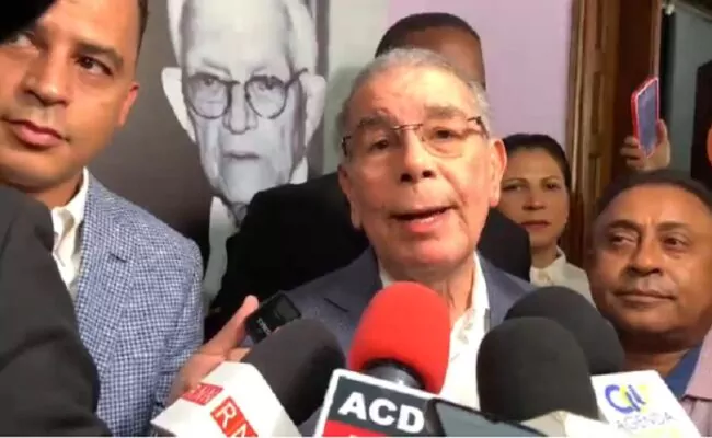 Danilo Medina no ha decidido si acude a reunión convocada por Abinader en el Ministerio de Defensa; insiste en que sea bilateral