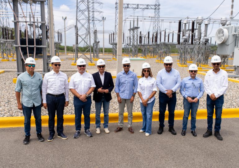 Ministro de Energía y Minas y director de Irena visitan Parque Solar Girasol de EGE Haina