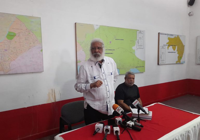 Juan Hubieres convoca a marcha frente al Palacio Nacional en reclamo de pensiones para choferes