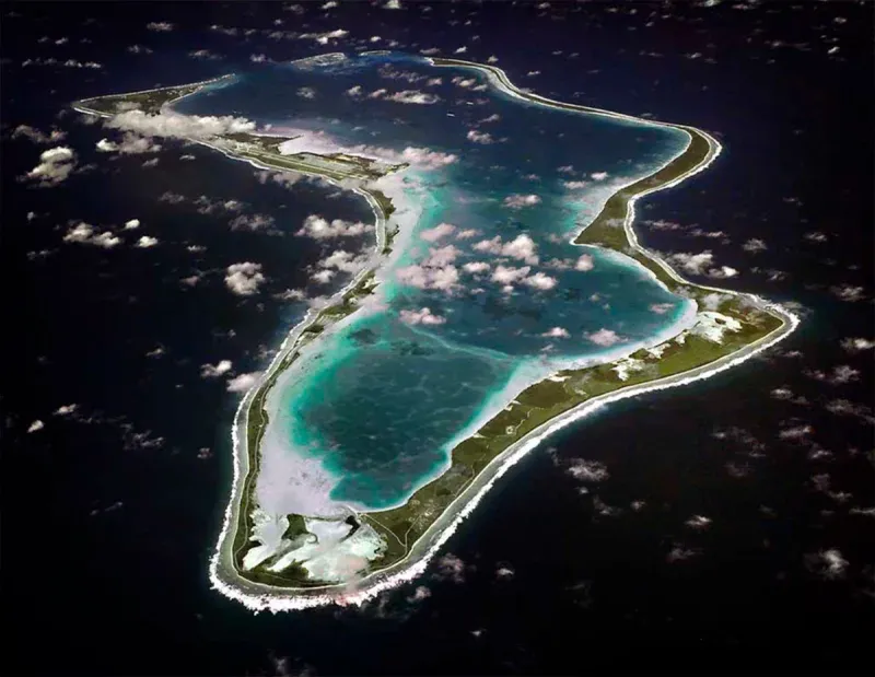 El Reino Unido cede las Islas Chagos a Mauricio, pero se compromete a salvaguardar una base estadounidense.