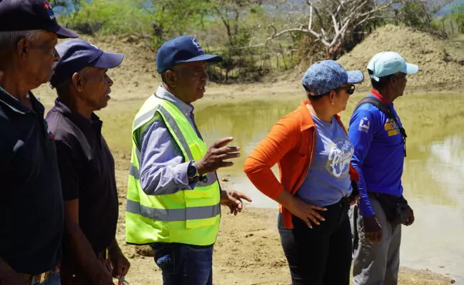 INDRHI respalda ganaderos e interviene 32 lagunas en Las Matas de Farfán