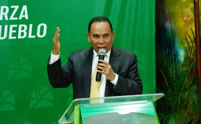 Radhamés Jiménez considera “un abuso del PRM mantener altos precios de los combustibles con barril de petróleo a menos 70 de dólares”