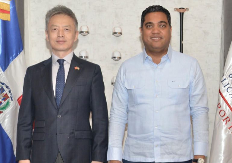 Ministro Kelvin Cruz y embajador de China abordan ideas para fortalecer el deporte en RD