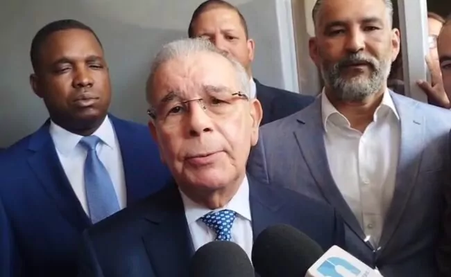 PLD confirma Danilo Medina irá a reunión convocada por Abinader en el MIDE