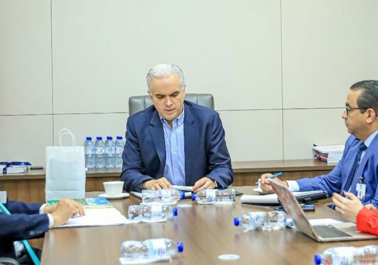 Presidente de Coopnama realiza visita de cortesía al ministro de educación