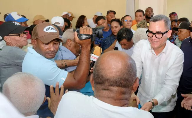 Ministro de Trabajo garantiza entrega transparente del bono navideño a portuarios