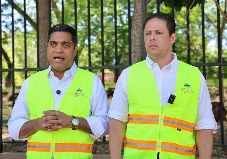 Ministros Carlos Bonilla y Kelvin Cruz supervisan remodelación del Centro Olímpico Juan Pablo Duarte