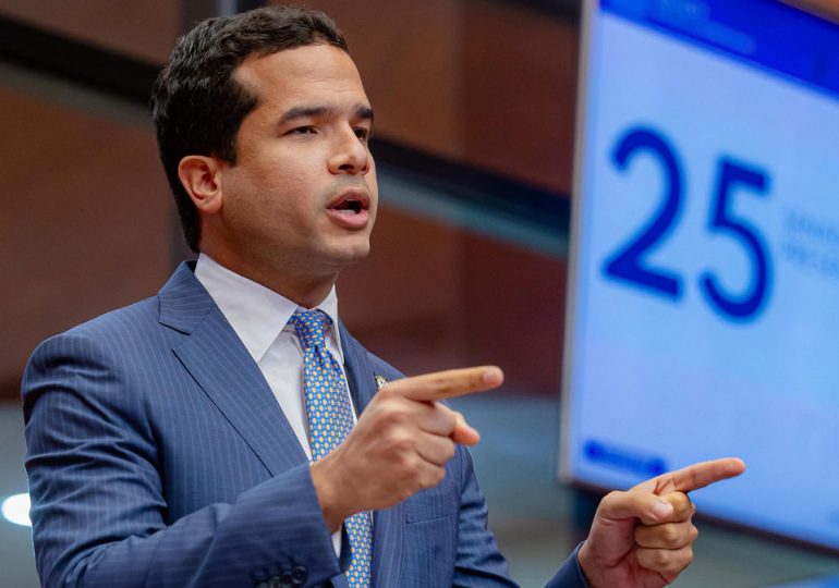 Omar Fernández: "Por encima de las encuestas están los valores familiares. Mi padre siempre estará primero"